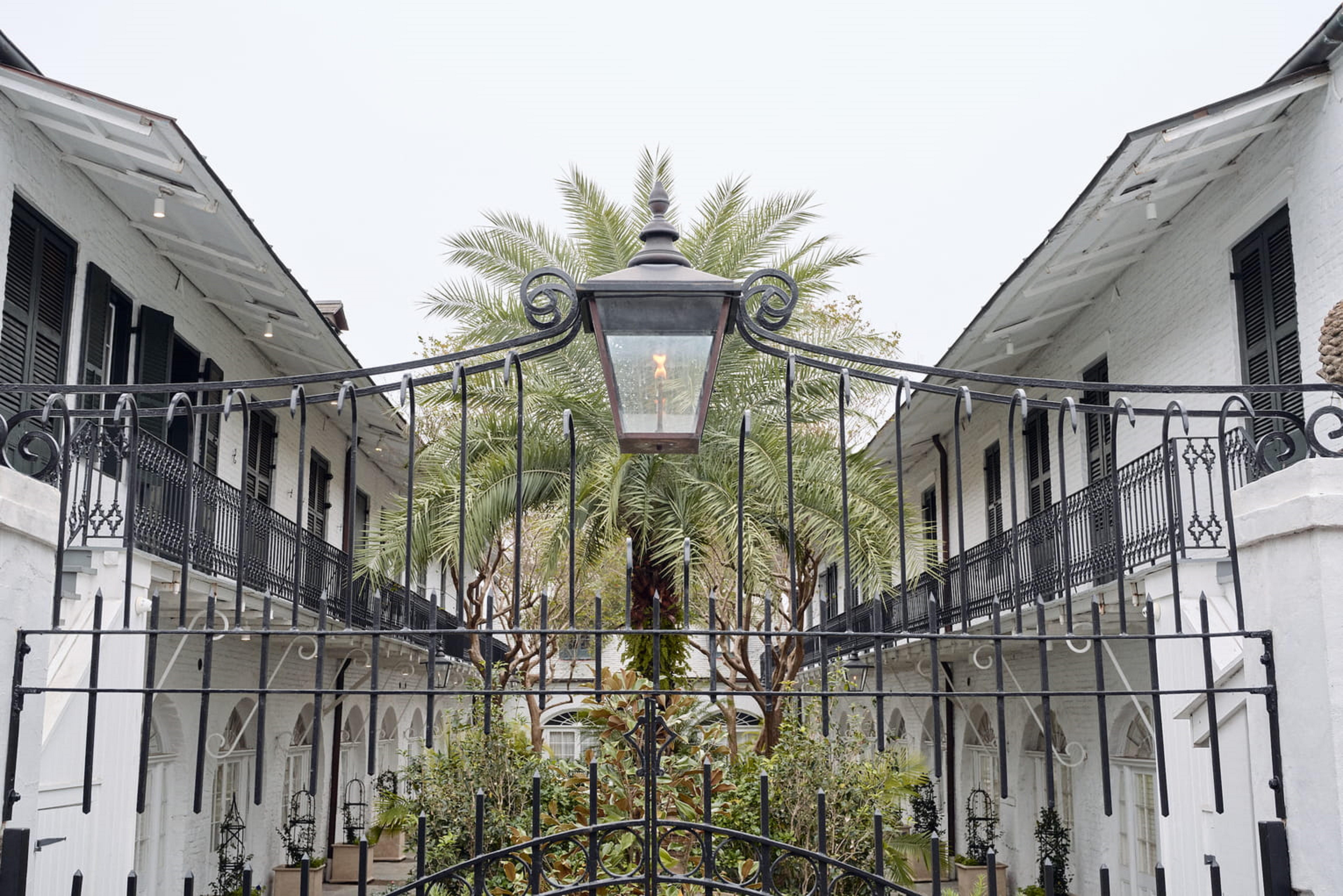 Four Seasons New Orleans Hotel Exterior photo